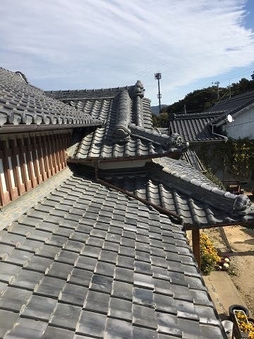 瓦屋根の下屋根確認